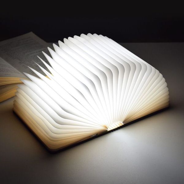 Lampa LED in forma de carte