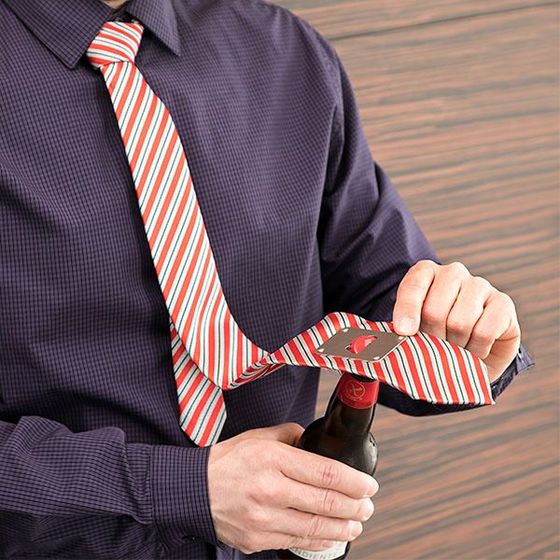 Cravata cu desfacator de sticle